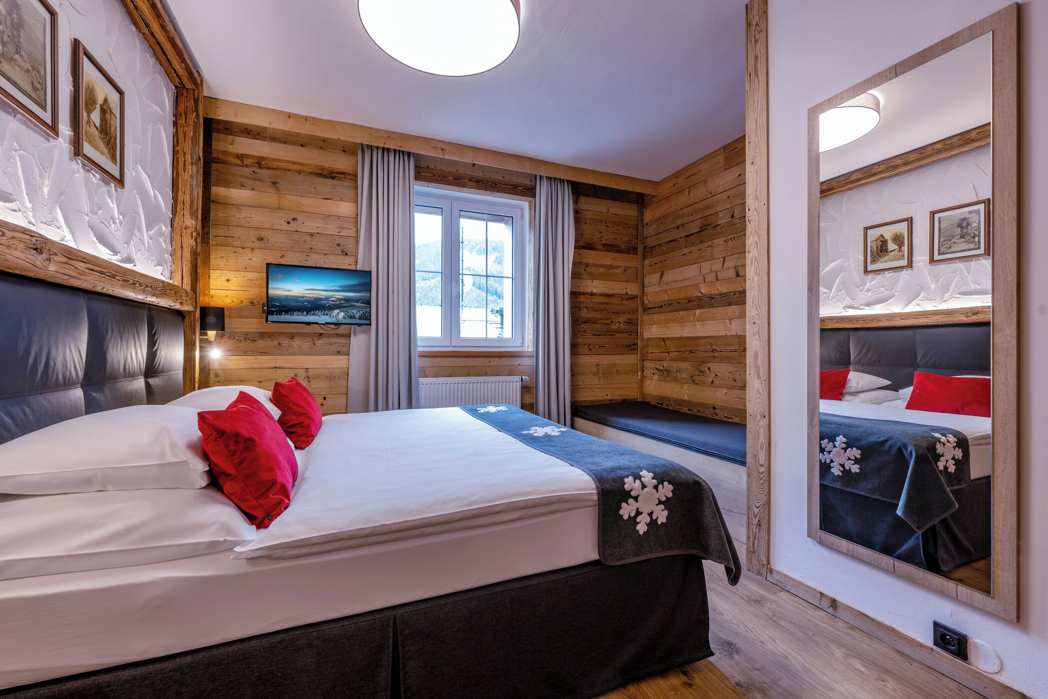 triple room | 1 bedroom, hypo-allergenic bedding, minibar, in-room safe