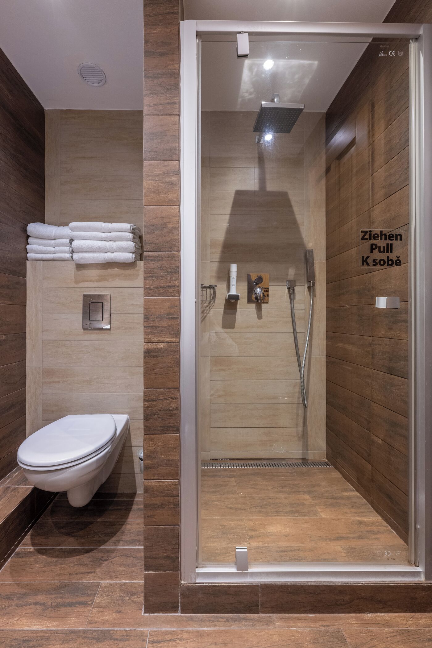 apartment, 2 bedrooms | bathroom | shower, hair dryer, towels