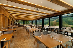 FrĂŒhstĂŒck, Mittagessen, Abendessen, regionale KĂŒche