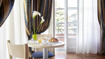 Triple Room | In-room dining