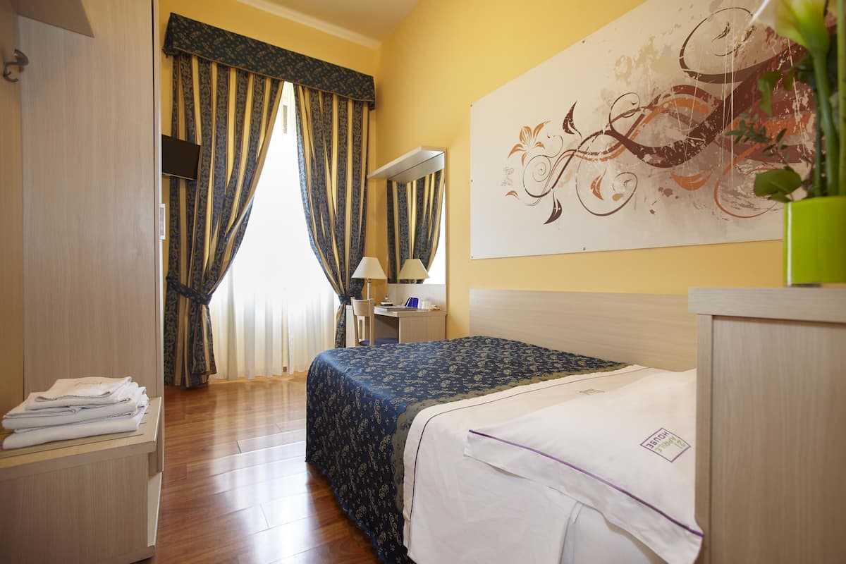 Basic Double Room | Minibar, in-room safe, individually decorated, individually furnished
