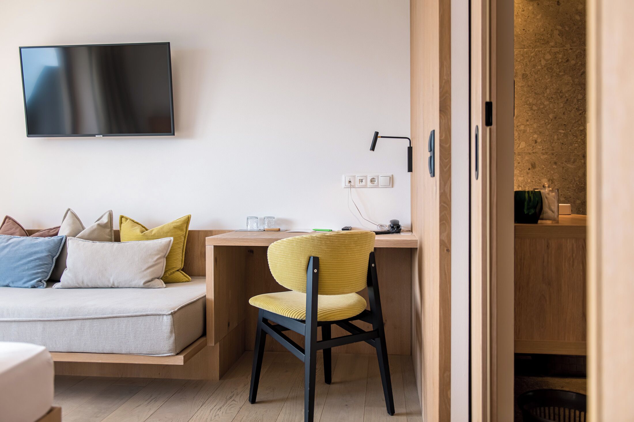 exclusive double room | in-room safe, individually decorated, individually furnished, desk