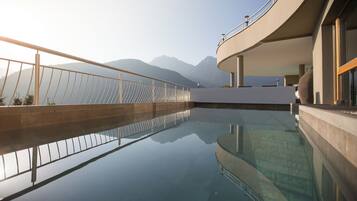 Schwimmbecken