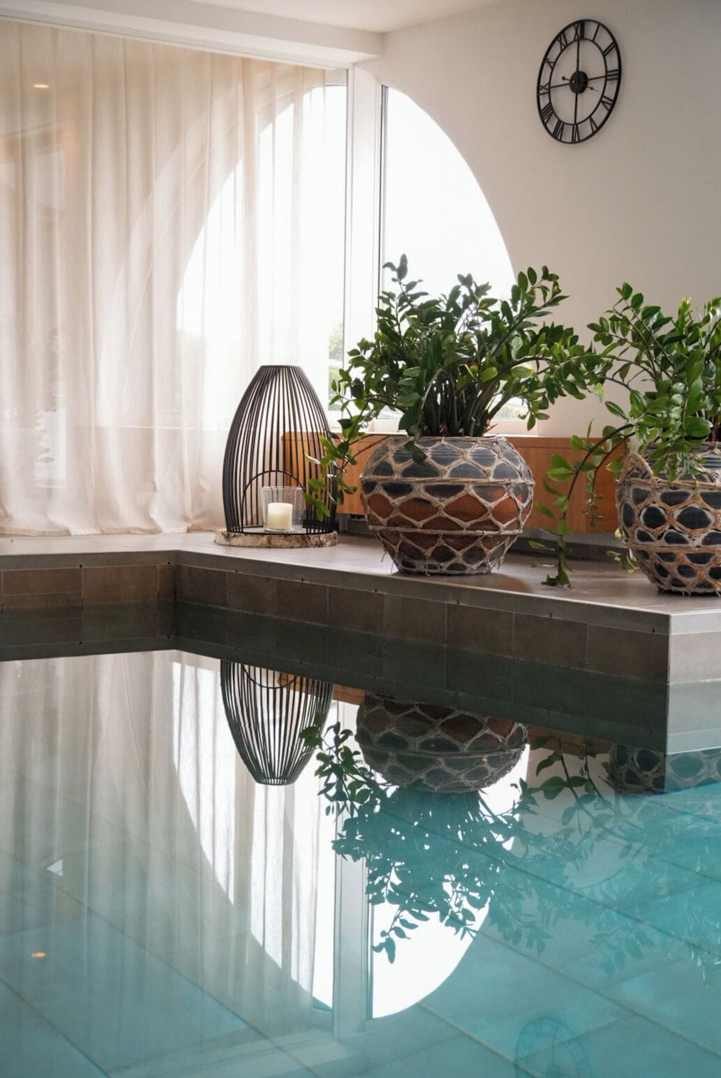 Indoor pool, outdoor pool, sun loungers