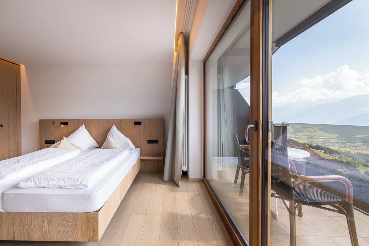 exclusive double room | in-room safe, individually decorated, individually furnished, desk