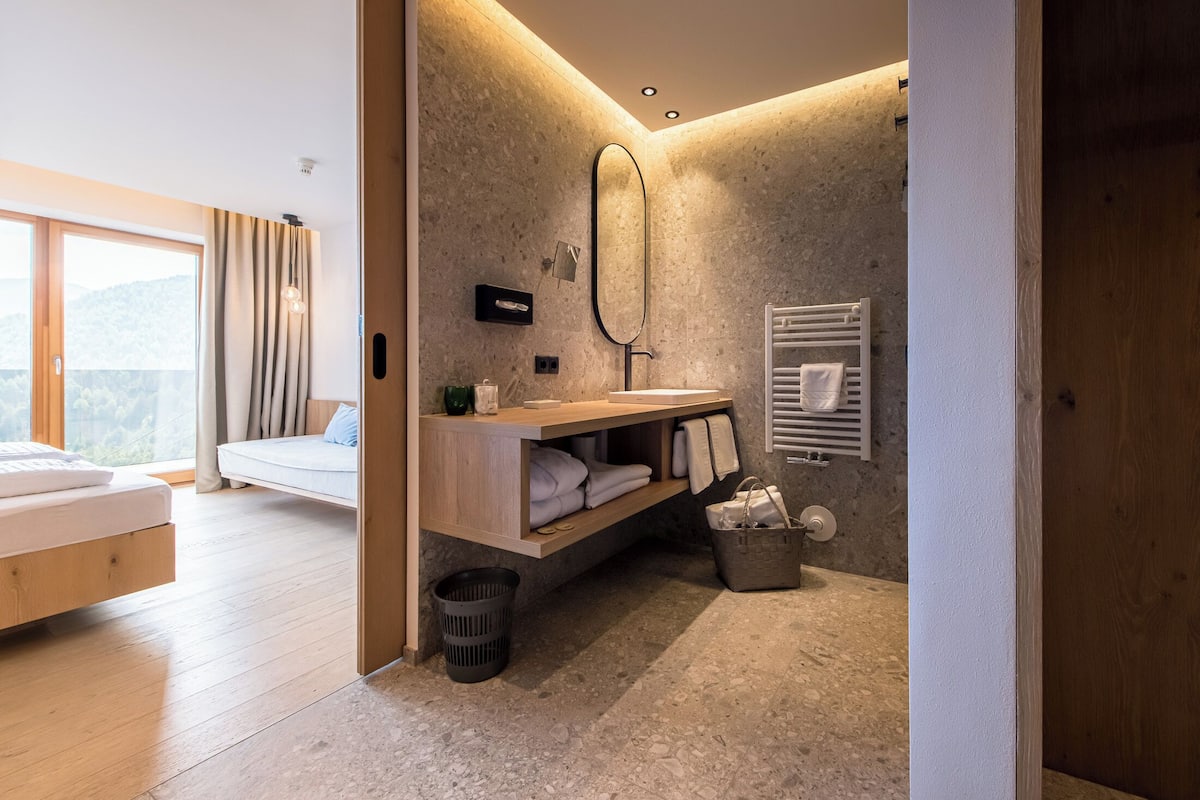 exclusive double room | bathroom | shower, hair dryer, bathrobes, slippers