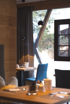 Petit déjeuner buffet servi tous les jours en supplément