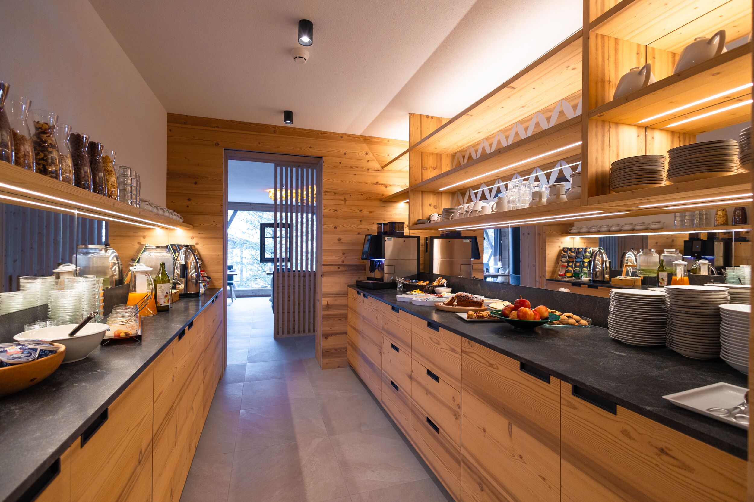 Desayuno buffet diario (EUR 12 por persona)