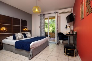 Comfort Double Room, Accessible | Premium bedding, desk, soundproofing, iron/ironing board - The Originals City, Hôtel Côté Sud (Allauch)