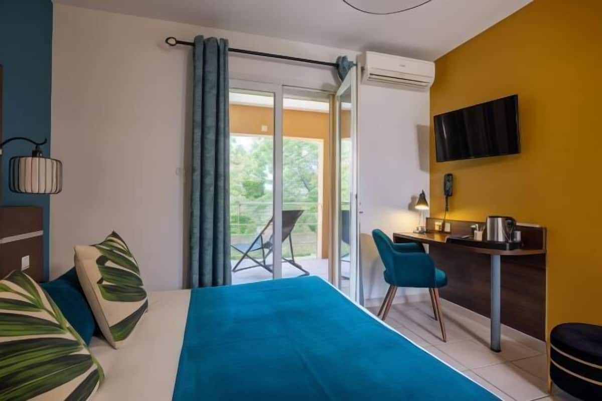 Premium bedding, desk, soundproofing, iron/ironing board