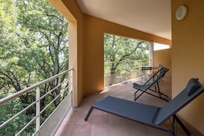 Family Triple Room | Premium bedding, desk, soundproofing, iron/ironing board