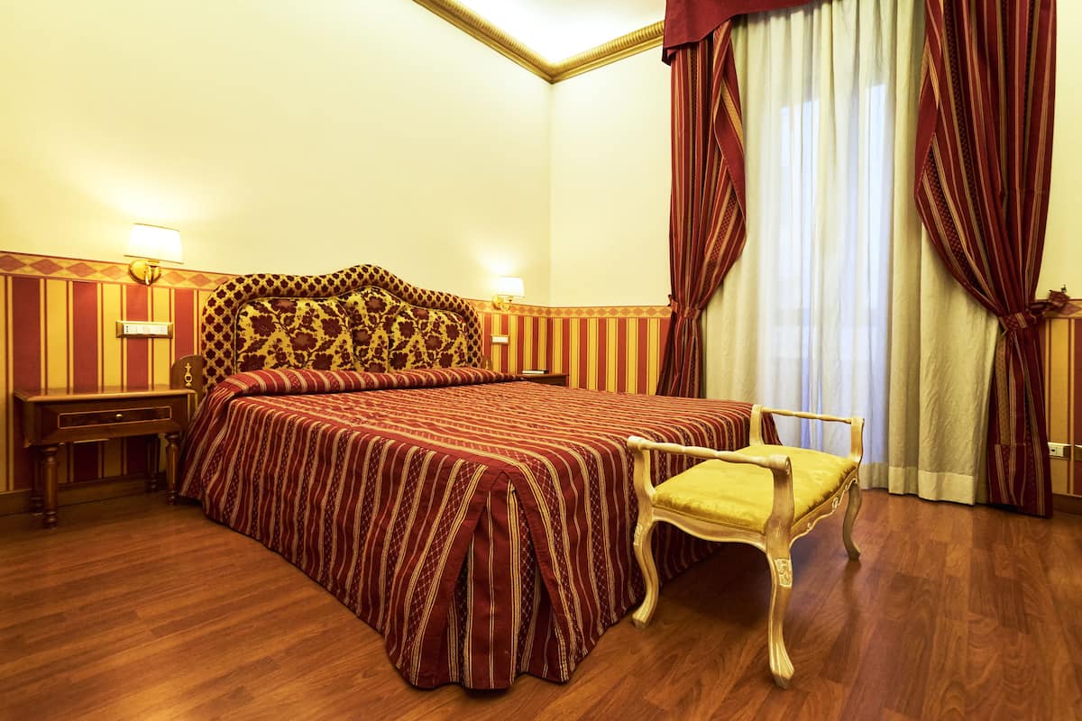 Quarto casal standard | Frigobar, cofres nos quartos, camas extras/dobráveis (sobretaxa)