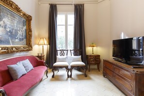 Standard Apartment, 7 Bedrooms (10 people) | Iron/ironing board, cribs/infant beds, free WiFi, bed sheets