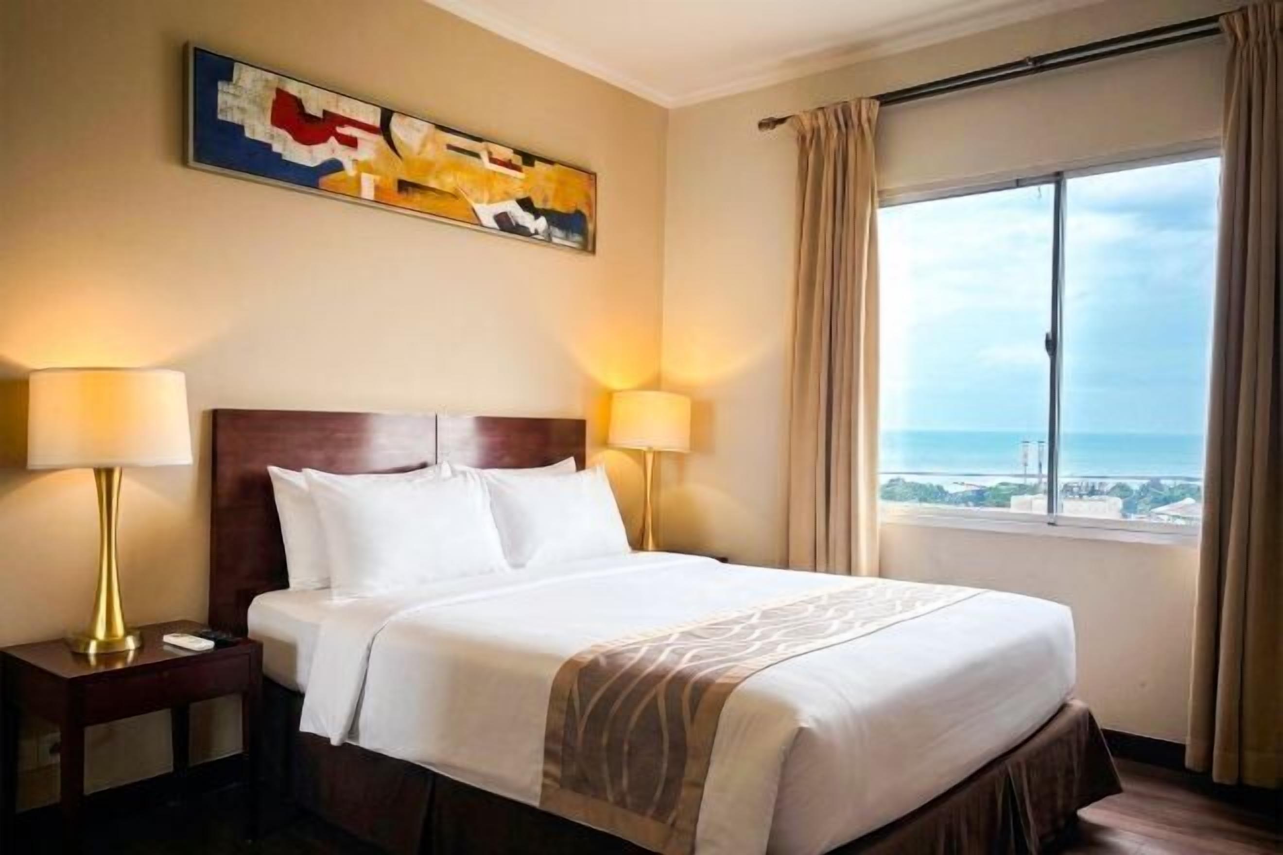 迷你吧、客房內保險箱、書桌、熨斗/熨衣板