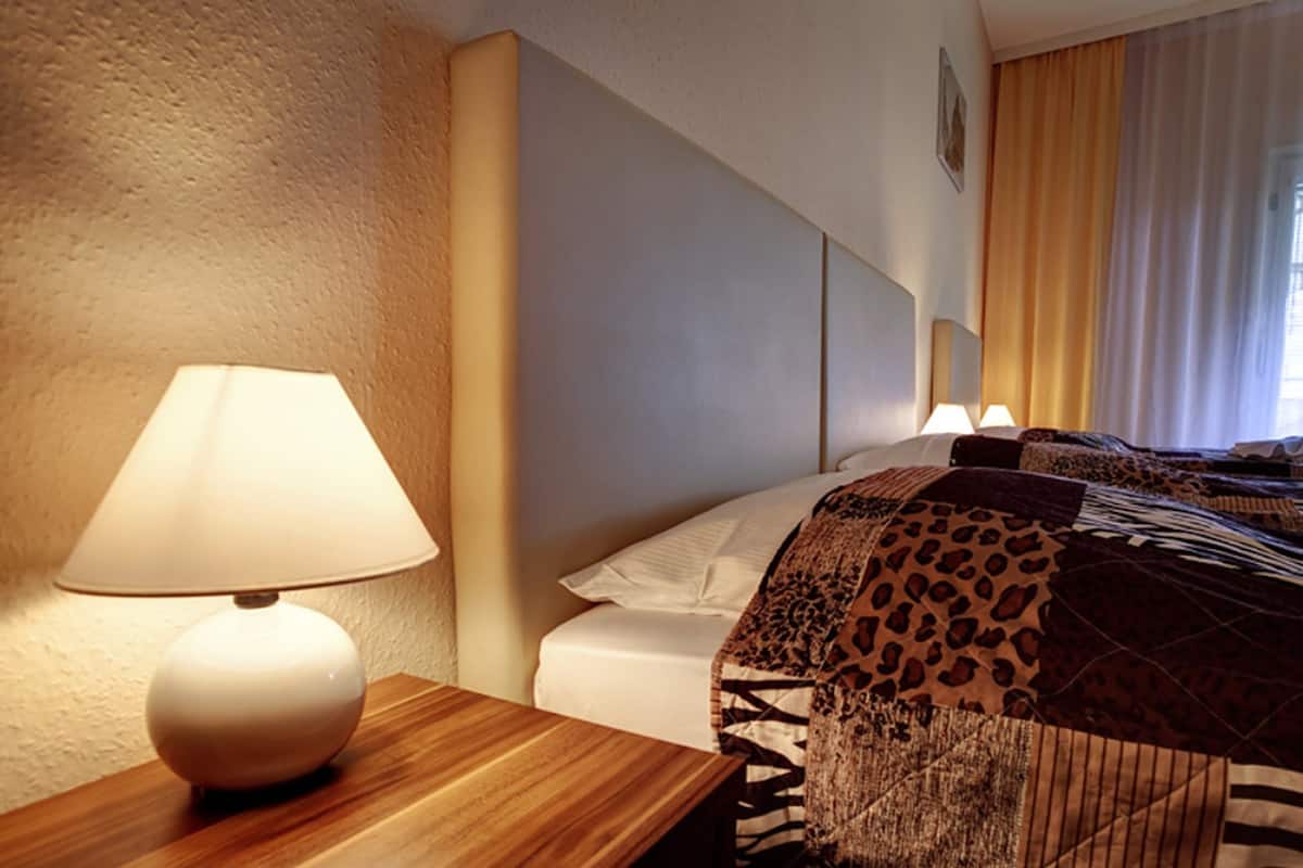 Kamar Double | Brankas, Wi-Fi gratis, dan seprai linen