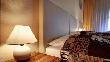 Double Room | In-room safe, free WiFi, bed sheets