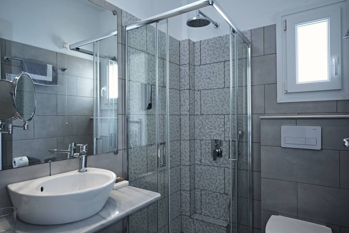 quadruple room, garden view | bathroom | shower, eco-friendly toiletries, hair dryer, bathrobes