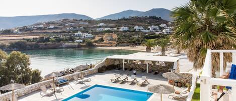 Seasonal outdoor pool, pool umbrellas, sun loungers
