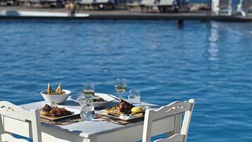 Lunch and dinner served, beach views