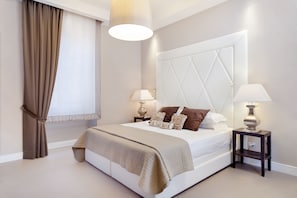 Premium bedding, down comforters, memory foam beds, minibar - Deseo Home (Rome)
