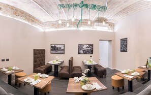 Bao gồm bữa sáng kiểu Âu hàng ngày