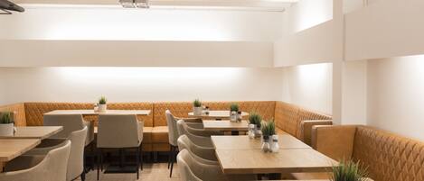 Dagelijks ontbijtbuffet (EUR 13.50 per persoon)