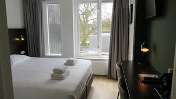 City Double Room | Desk, iron/ironing board, free WiFi, bed sheets
