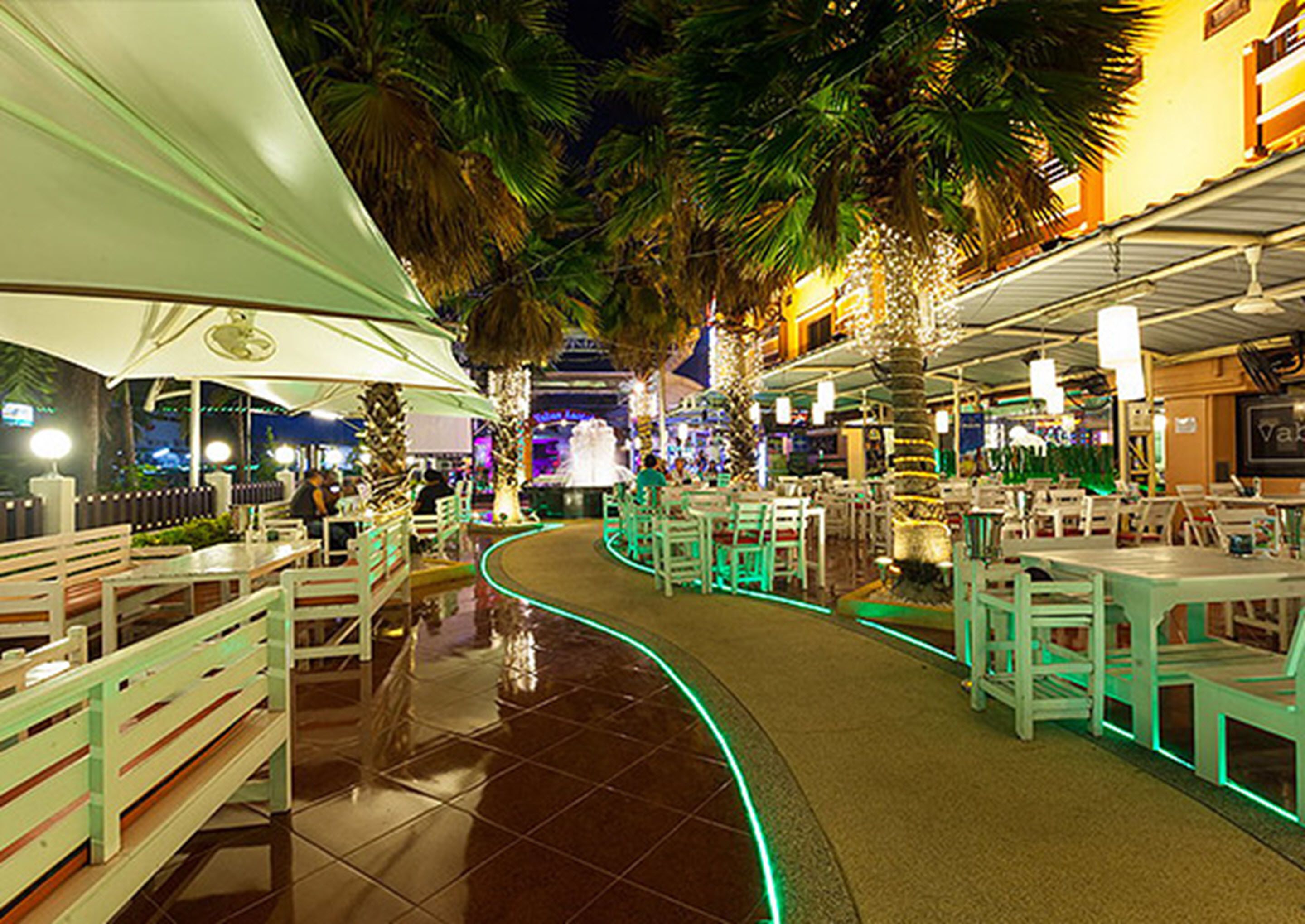 Frokost, lunsj og middag serveres, thailandske retter 