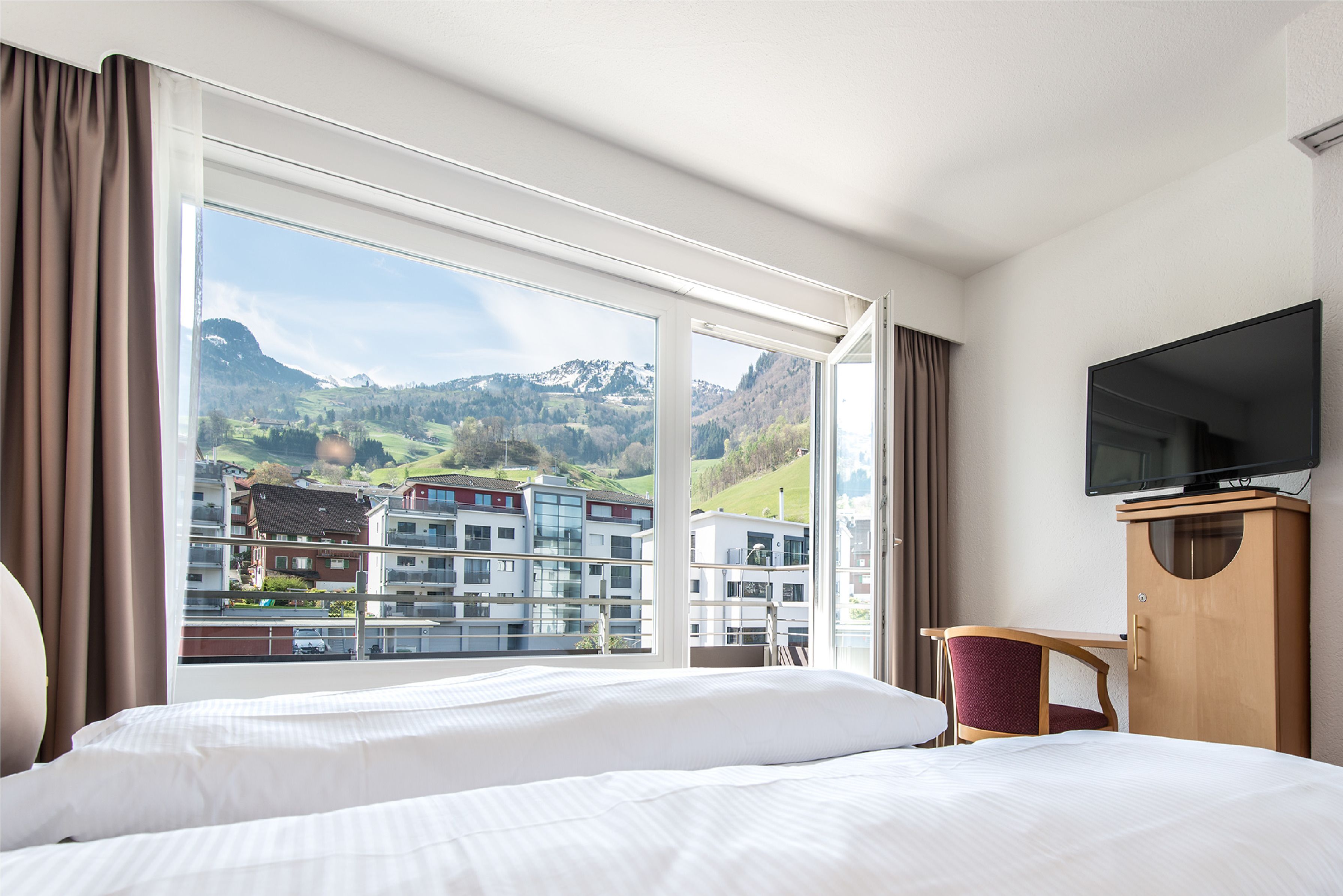 panoramic twin room, balcony, mountain view | view from room