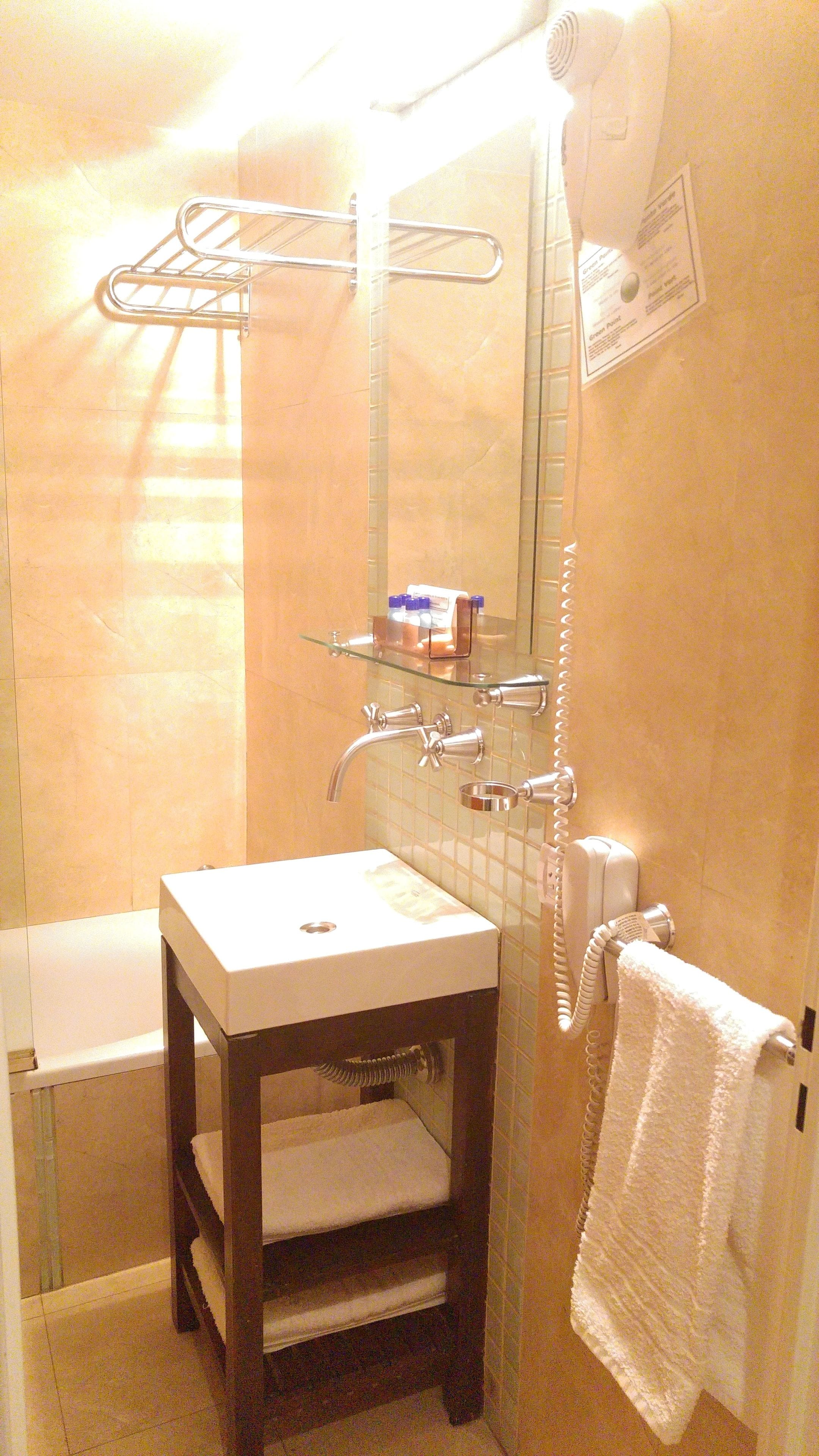 suite doble deluxe | minibar, in-room safe, iron/ironing board, free wifi