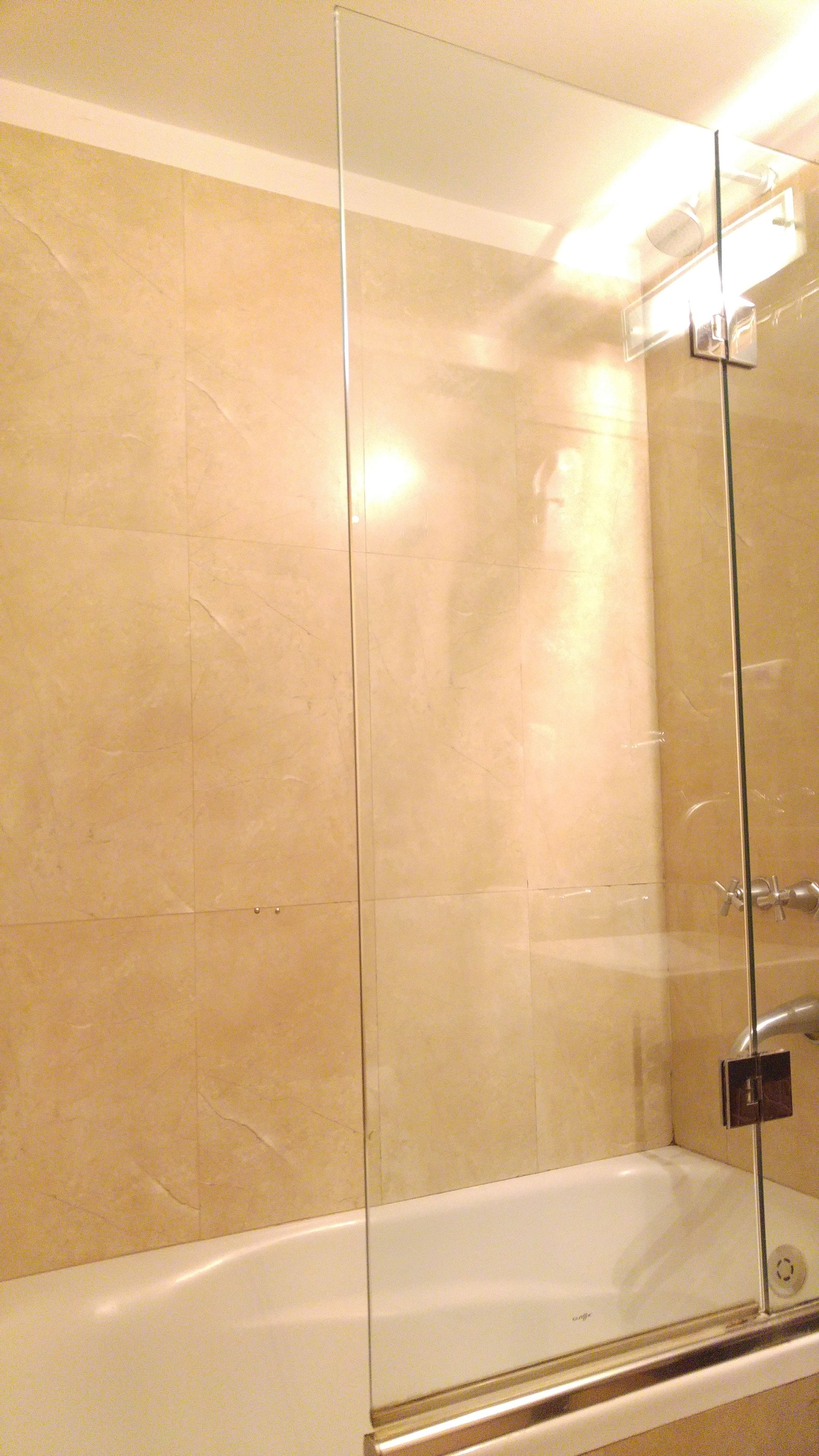 studio suite | bathroom | combined shower/bathtub, deep-soaking bathtub, rainfall showerhead