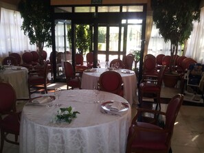 Free buffet breakfast