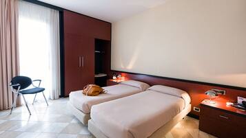 Minibar, Schreibtisch, schallisolierte Zimmer, kostenloses WLAN