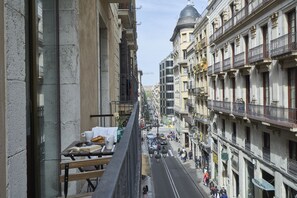 Superior Studio, Balcony, City View | Balcony - AinB Gothic-Jaume I Apartments (Barcelona)