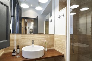 Bathroom - AinB Gothic-Jaume I Apartments (Barcelona)