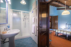 Double Room Single Use | Premium bedding, down duvets, individually decorated, desk - Le Cetinelle B&B (Greve in Chianti)