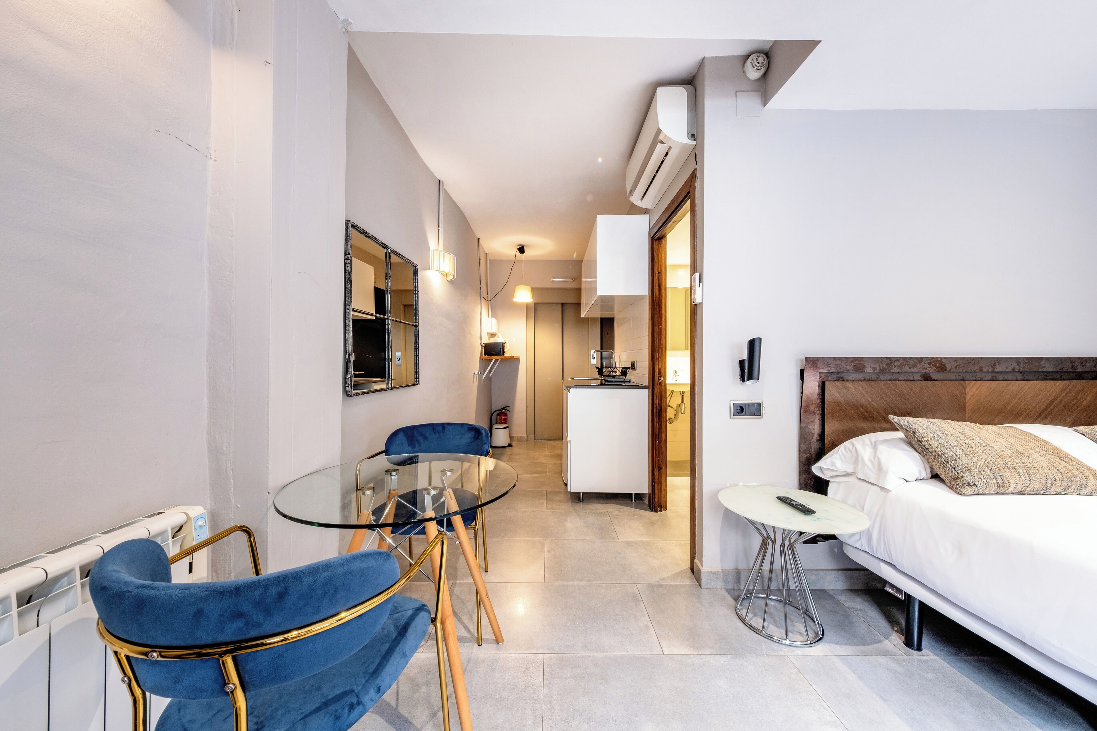 Espace de travail pour ordinateur portable, fer et planche à repasser