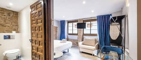 Superior Studio, Kitchenette | Living area