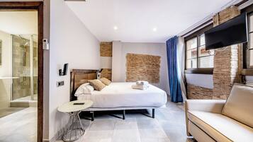 Superior Studio, Kitchenette | Laptop workspace, iron/ironing board, cribs/infant beds, free WiFi