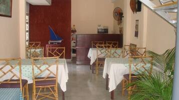 Esmorzar diari continental gratuït