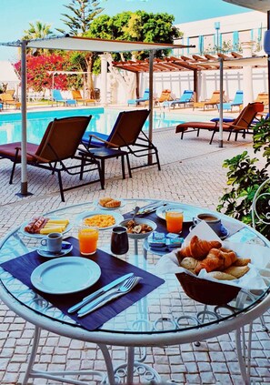 Indoor pool, 2 outdoor pools, pool loungers - Hotel do Cerro (Albufeira)