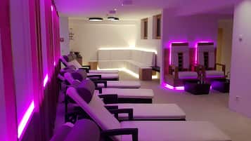 Sauna, steam room
