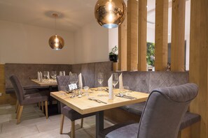 Breakfast, lunch, dinner served; local cuisine  - Hotel - Restaurant Schaurhof (Vipiteno)