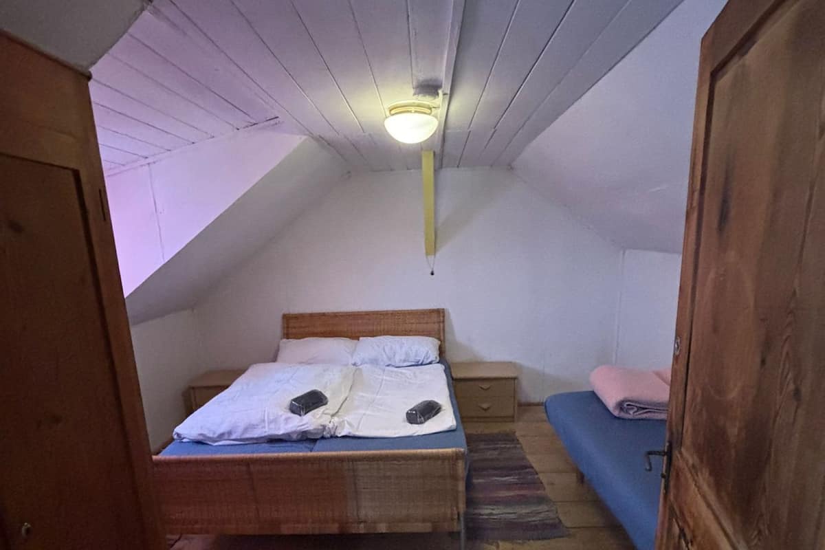 1 bedroom, in-room safe, blackout curtains, soundproofing