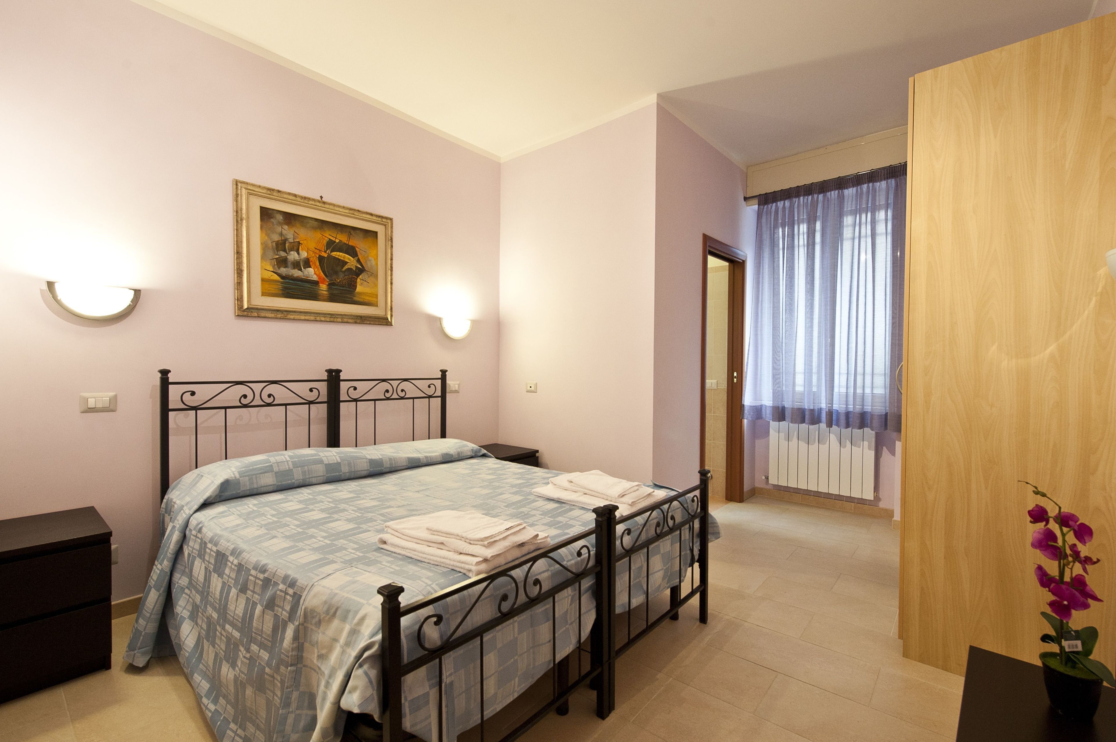 Minibar, desk, soundproofing, free cribs/infant beds