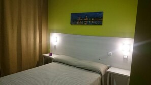 Free cribs/infant beds, free WiFi - Hostal DS (Velilla de San Antonio)