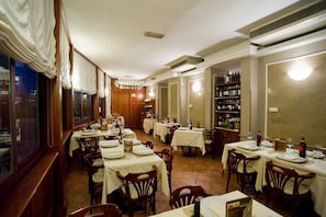 Breakfast, lunch, dinner served; local cuisine, al fresco dining