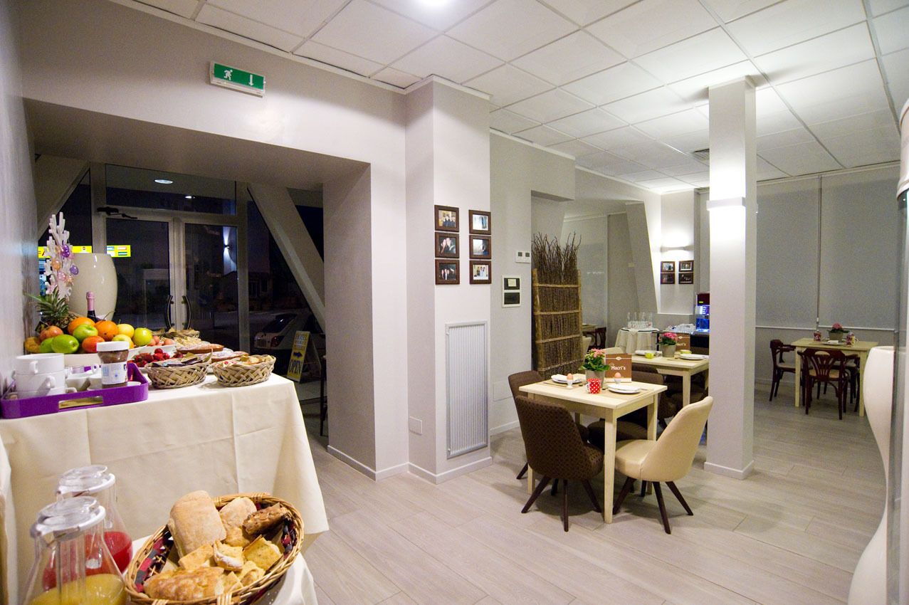 Free buffet breakfast 