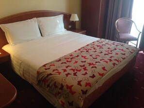 Ropa de cama de alta calidad, colchones Select Comfort y minibar 