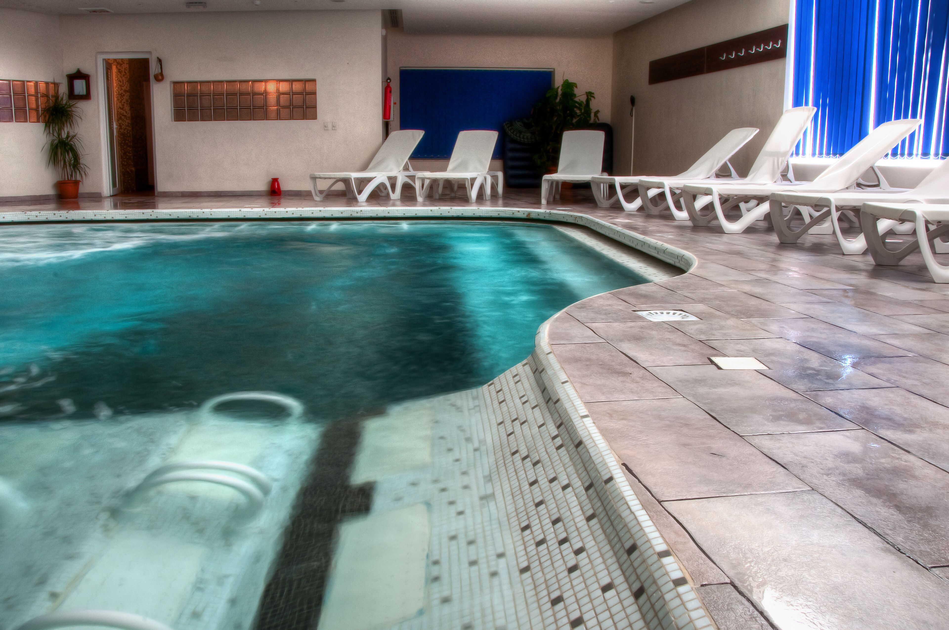 Piscina interna, piscina externa